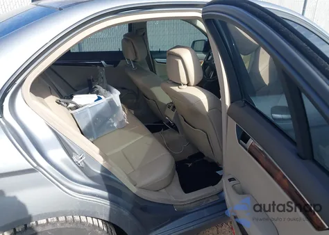 2012 Mercedes-Benz C 300 Luxury 4Matic z USA, uszkodzony, nr VIN WDDGF8BB9CA702543